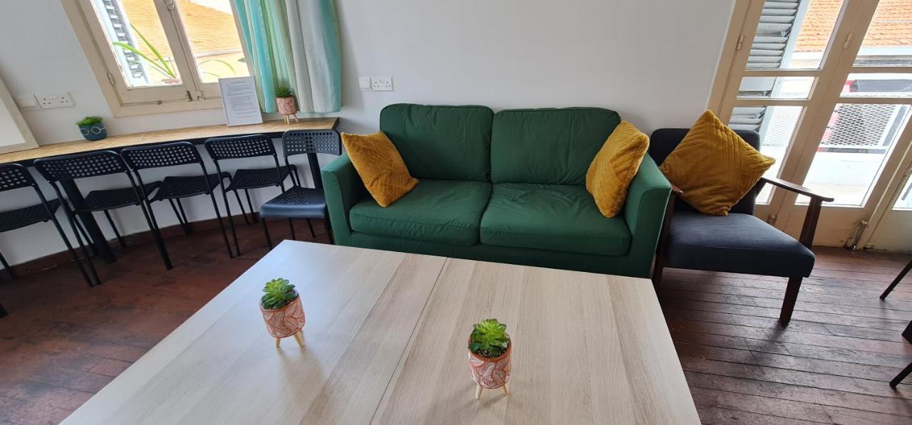 Bee Hostel Paphos ภายนอก รูปภาพ