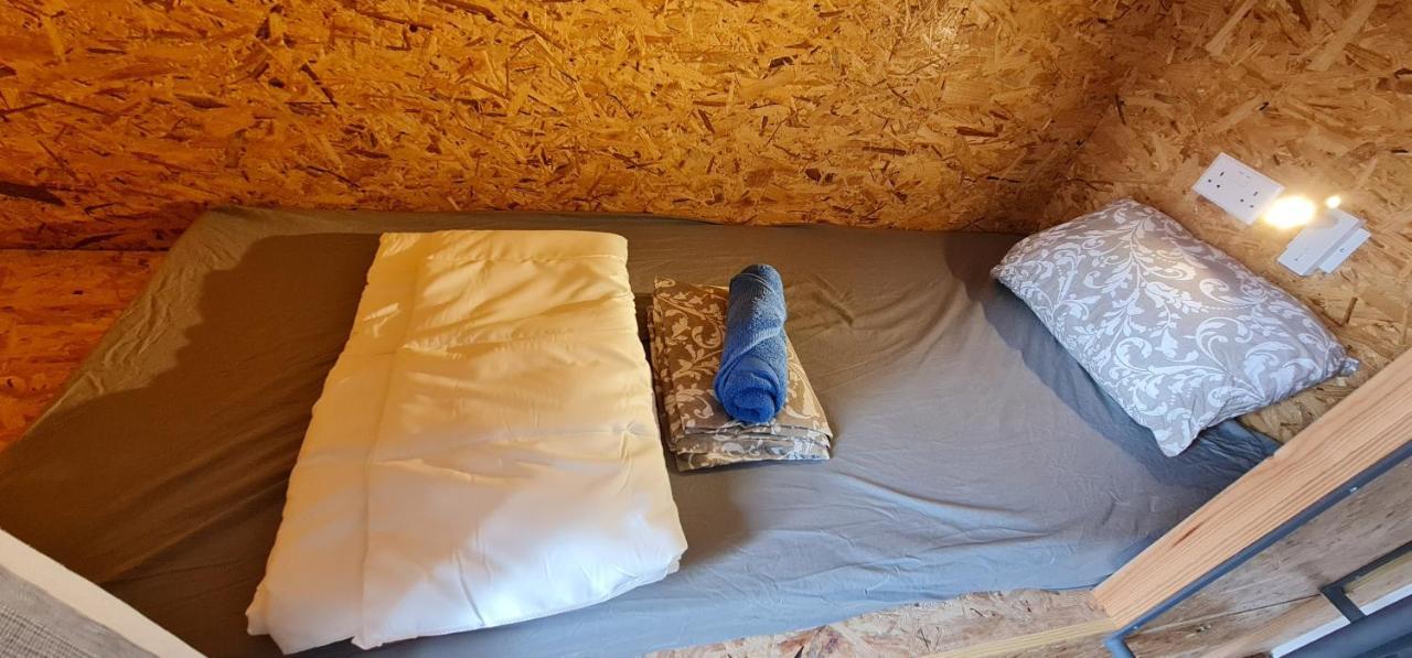 Bee Hostel Paphos ภายนอก รูปภาพ