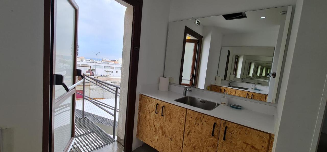 Bee Hostel Paphos ภายนอก รูปภาพ