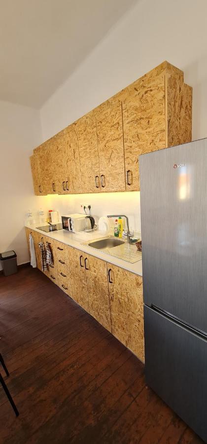 Bee Hostel Paphos ภายนอก รูปภาพ