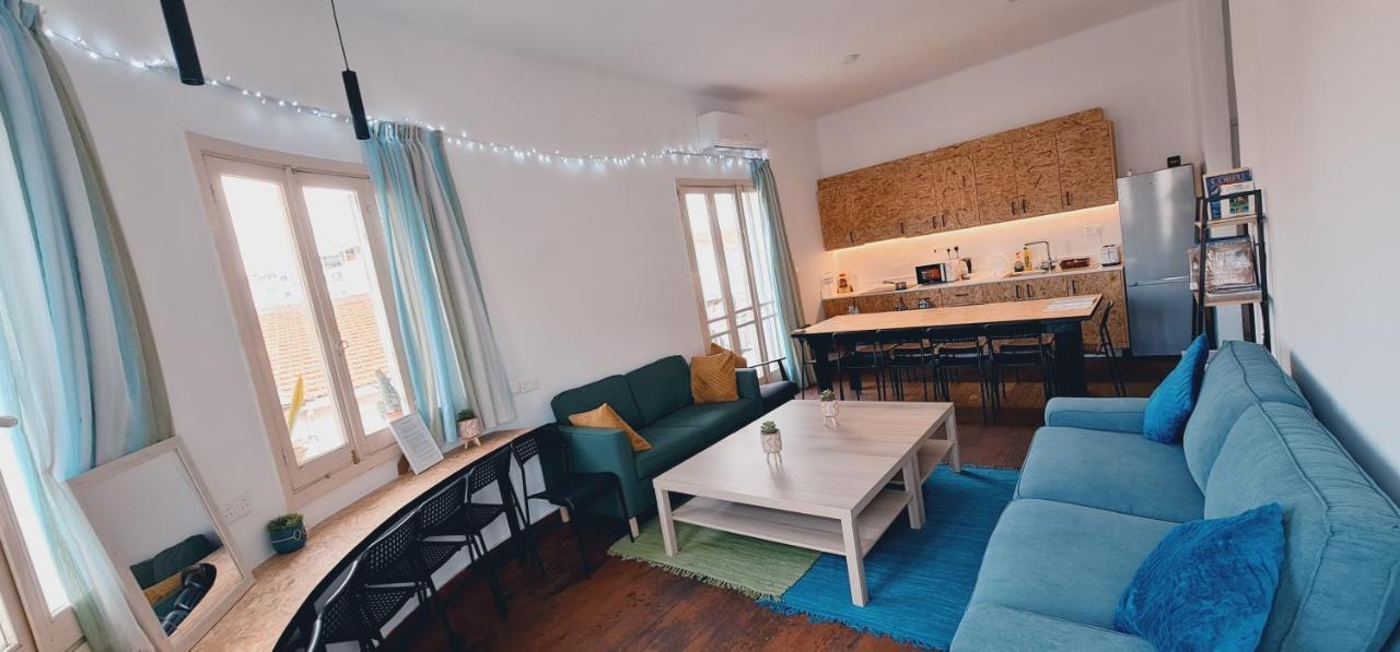 Bee Hostel Paphos ภายนอก รูปภาพ