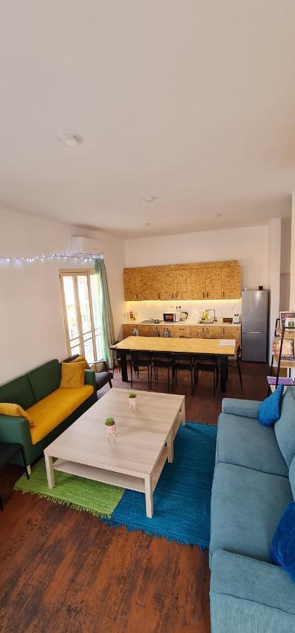 Bee Hostel Paphos ภายนอก รูปภาพ