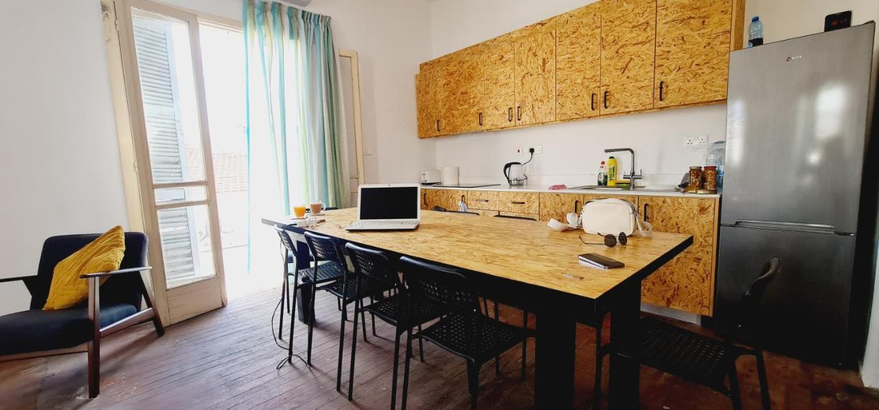 Bee Hostel Paphos ภายนอก รูปภาพ