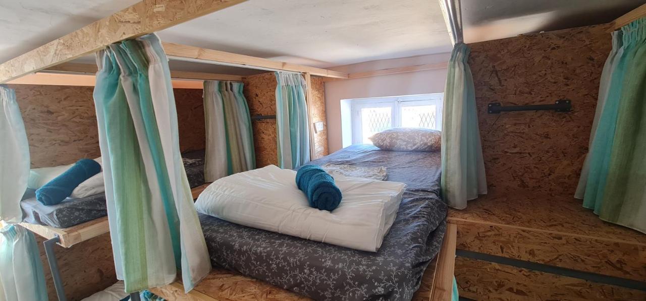 Bee Hostel Paphos ภายนอก รูปภาพ