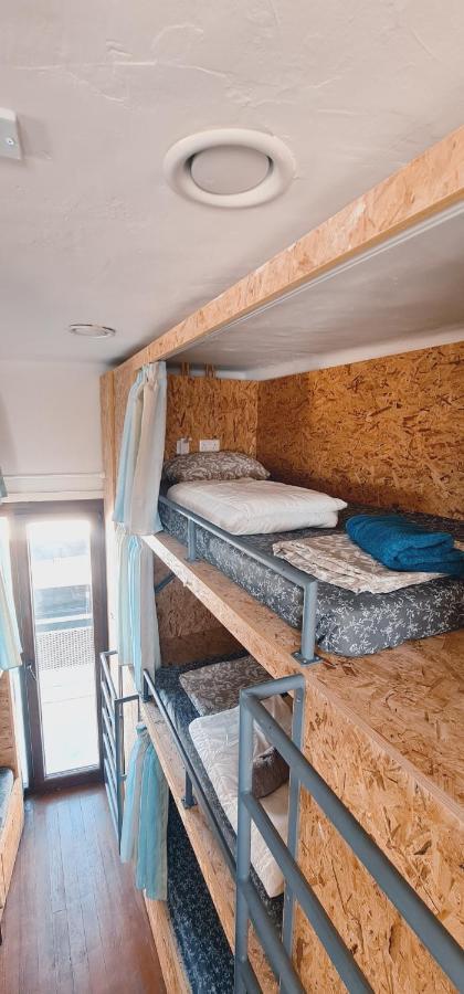 Bee Hostel Paphos ภายนอก รูปภาพ