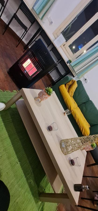 Bee Hostel Paphos ภายนอก รูปภาพ